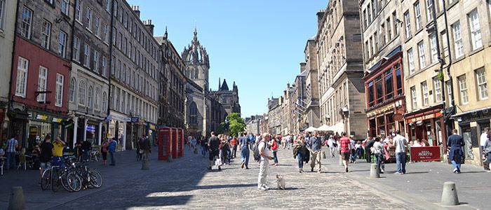 35.Walk-along-Edinburghs-most-famous-street-the-Royal-Mile.jpg