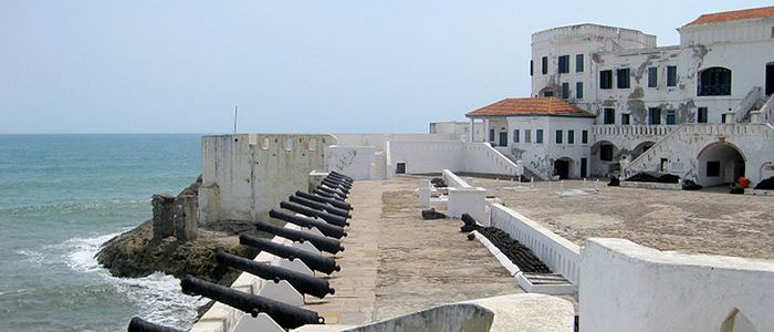 Traverse the Cape Coast Castle
