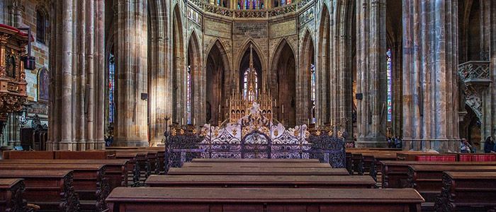 4.-Go-treasure-seeking-at-the-St-Vitus-Cathedral.jpg