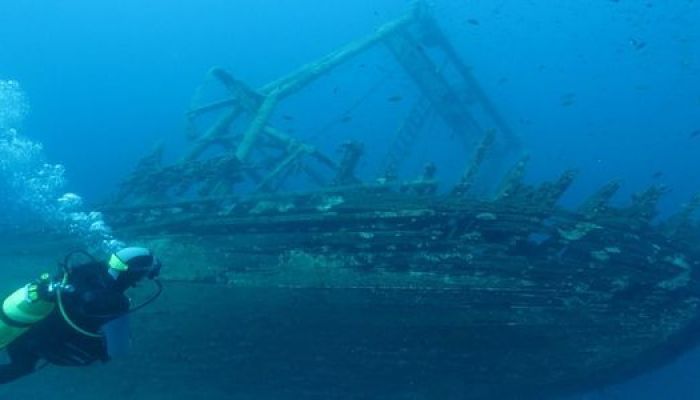 Amoudi Bay, things to do in Greece