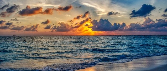 Beach-sunrise-maldives.jpg