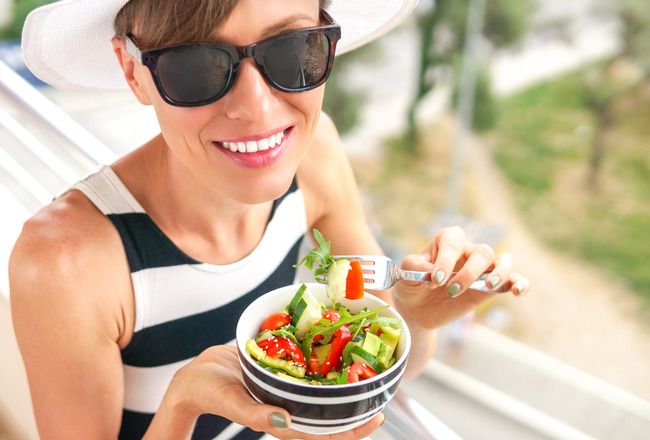 7 Top Tips To Eating Healthy On Vacation : A Guide