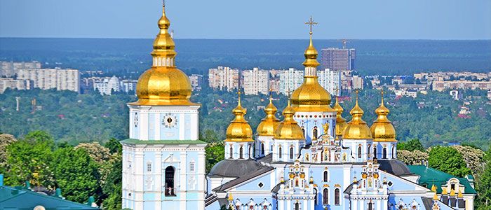 Golden-Domed-St.-Michaels-Church-Kiev-Ukraine.jpg
