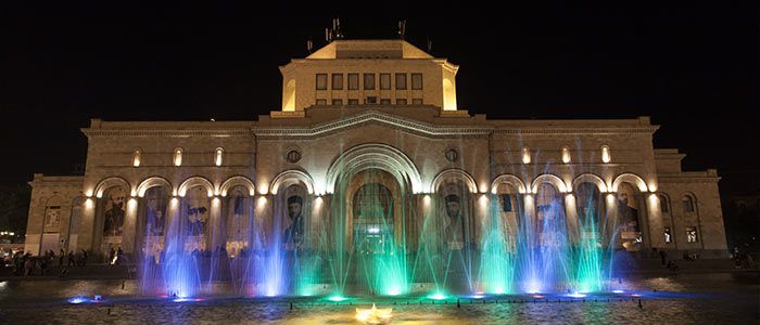 Armenia things to do - An evening at the Grand Republic Square
