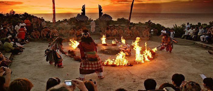 Hanoman_Kecak_Dance_Uluwatu_sunset.jpg