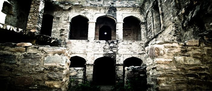 Haunted_fort_of_Bhangarh.jpg