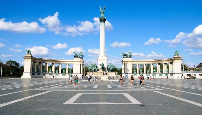 Hero's Square