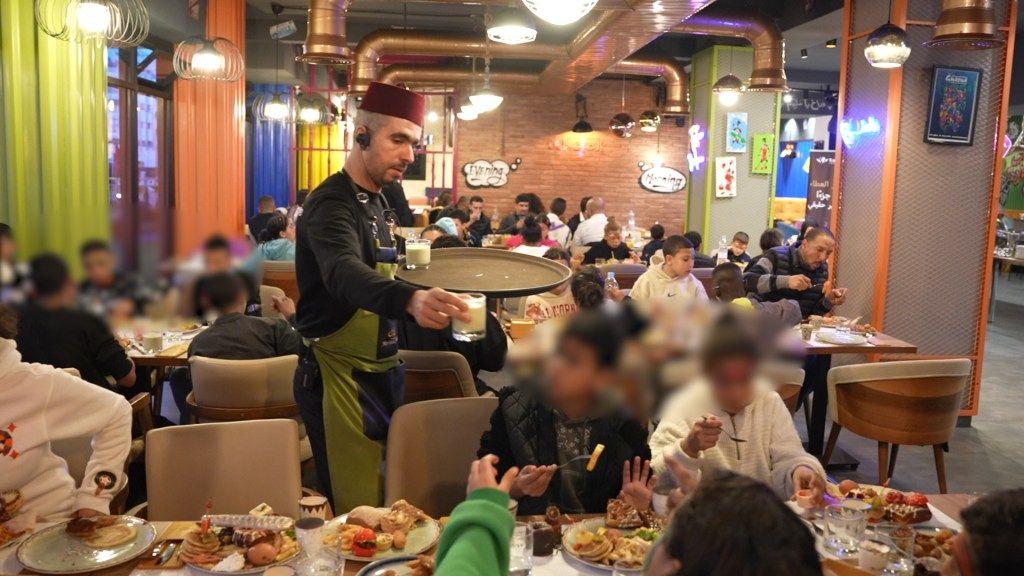 Iftar dinner, Celebrating Ramadan