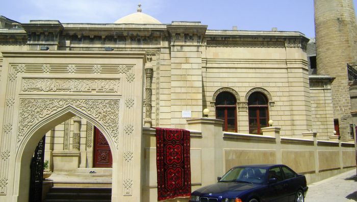 Juma_mosque-Old_City_Baku_Azerbaijan_19th_century.jpg