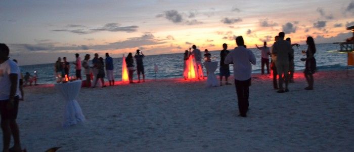 Maldives-beach-party.jpg