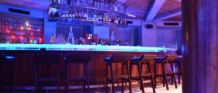 Maldives-nightlife-pub.jpg