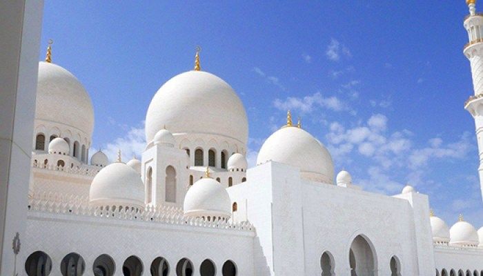 Sheikh Zayed Mosque, Places To Visit In UAE