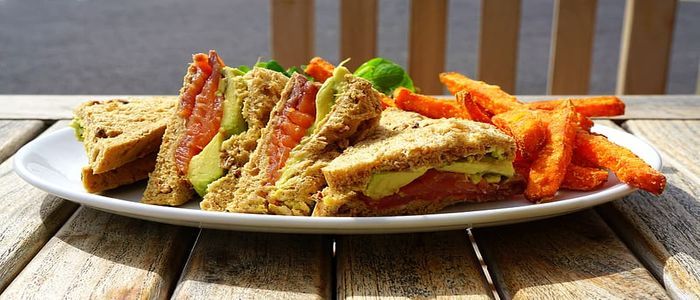 travel to UAE from home - what to eat?