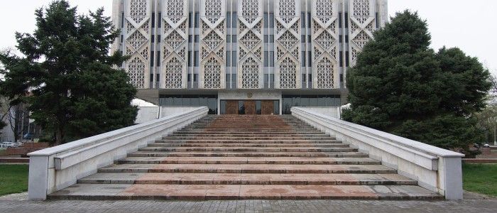 State-Museum-of-History-of-Uzbekistan.jpg