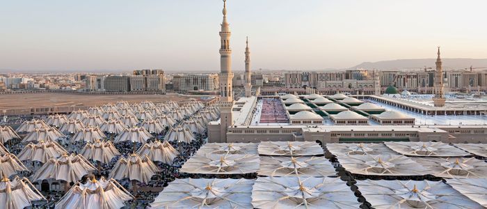 Umbrellas_for_the_Piazza_of_the_Prophets_Holy_Mosque_Madinah_SA.jpg
