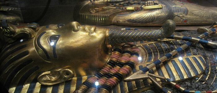 headdress-of-tutankhamuns-mummy.jpg