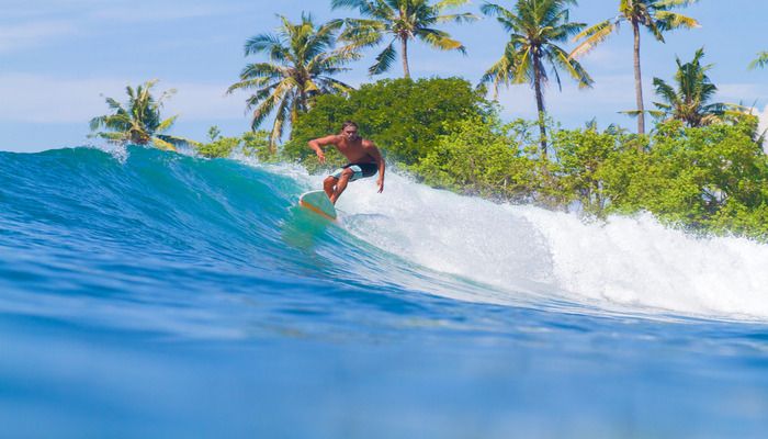 surfing in Uluwatu, Padang