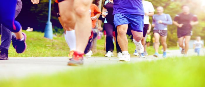 unidentified-marathon-racers-running-PUUQH7V-1.jpg