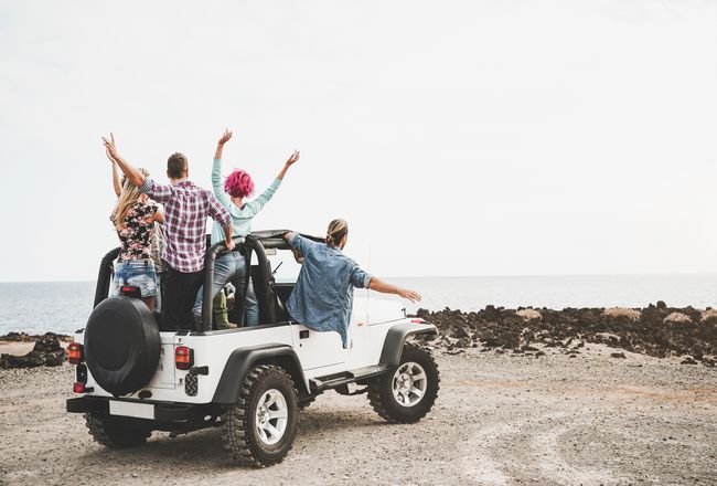 Top 10 Tips On How to Plan a Road Trip With Your Friends